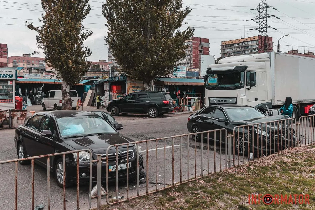          Mercedes, Toyota   (³ )