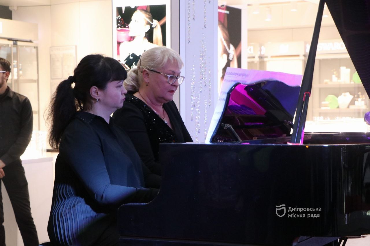    .      #PIANO_NON_STOP