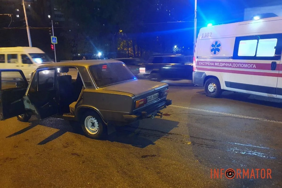       Lada  볻:   䳿   