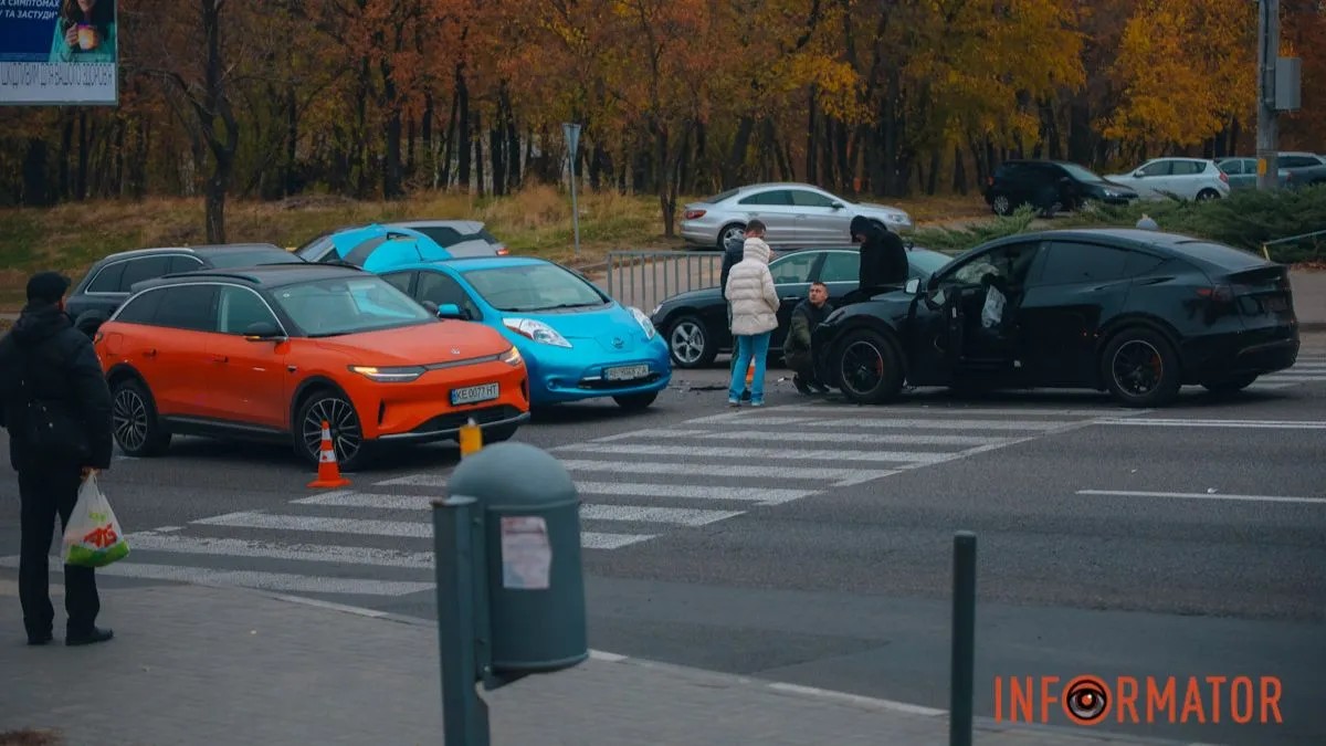       Tesla  Leapmotor