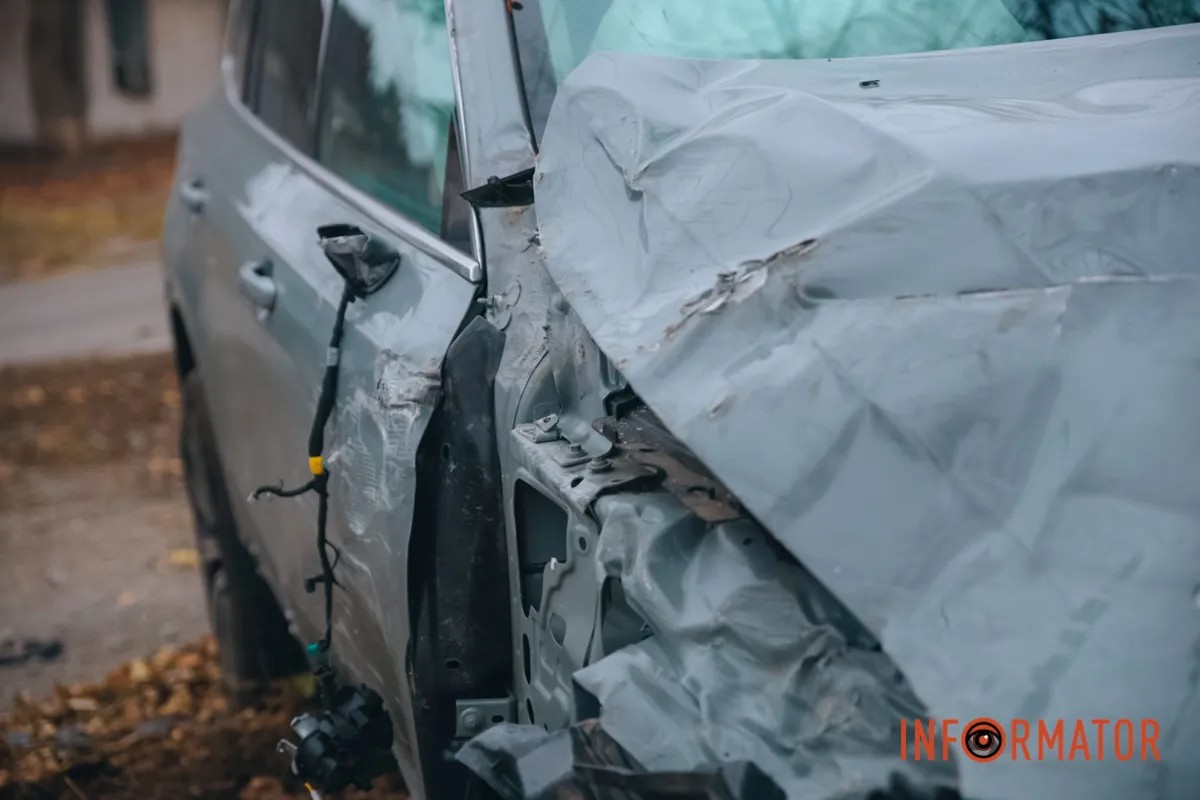    ѳ    : Tesla  ,  Volvo -  