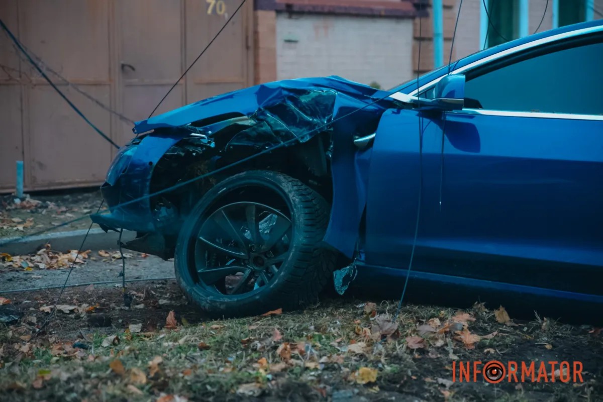     ѳ    : Tesla  ,  Volvo -  