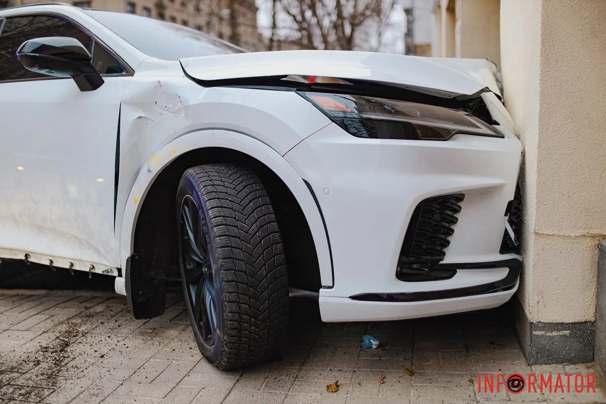      Lexus '  