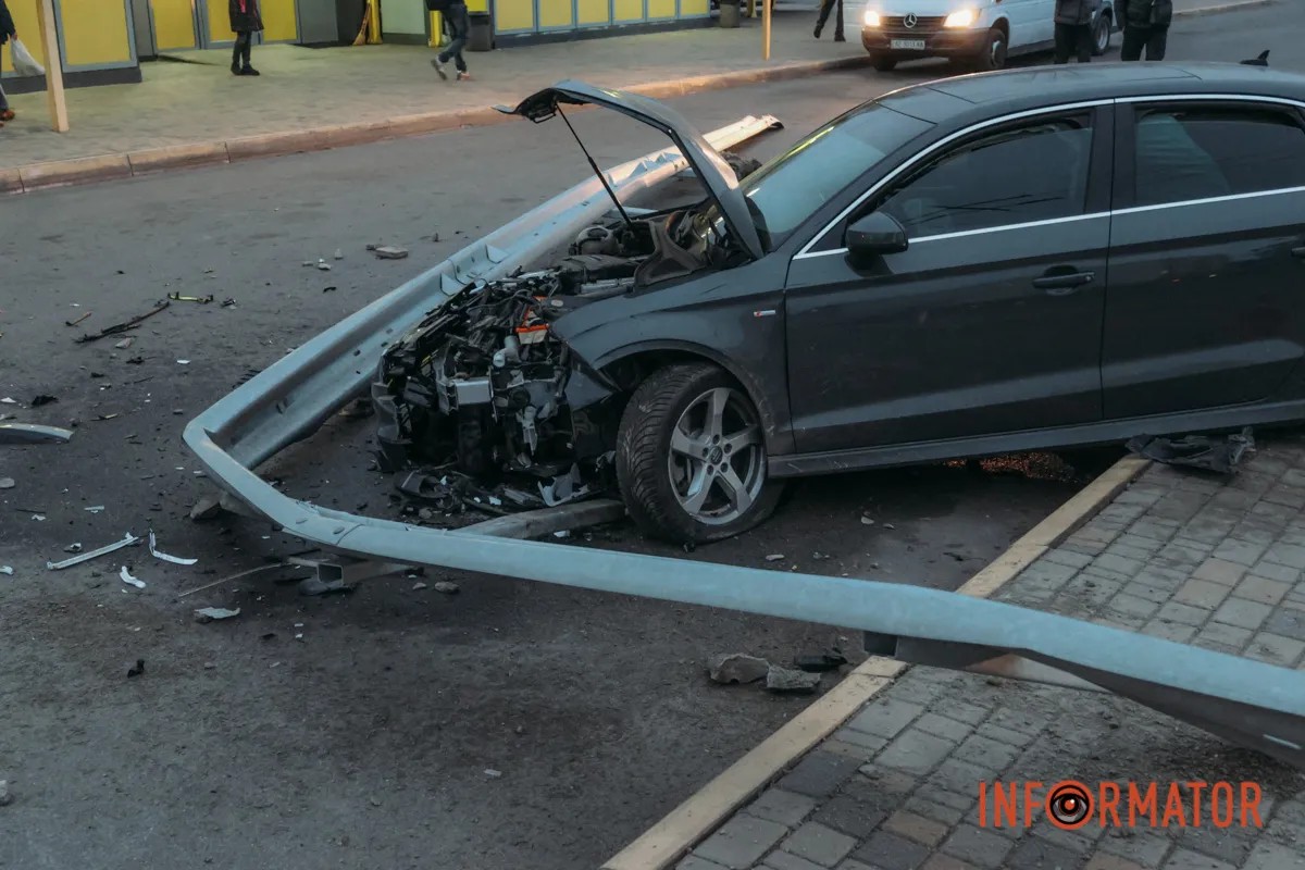         Audi   :  