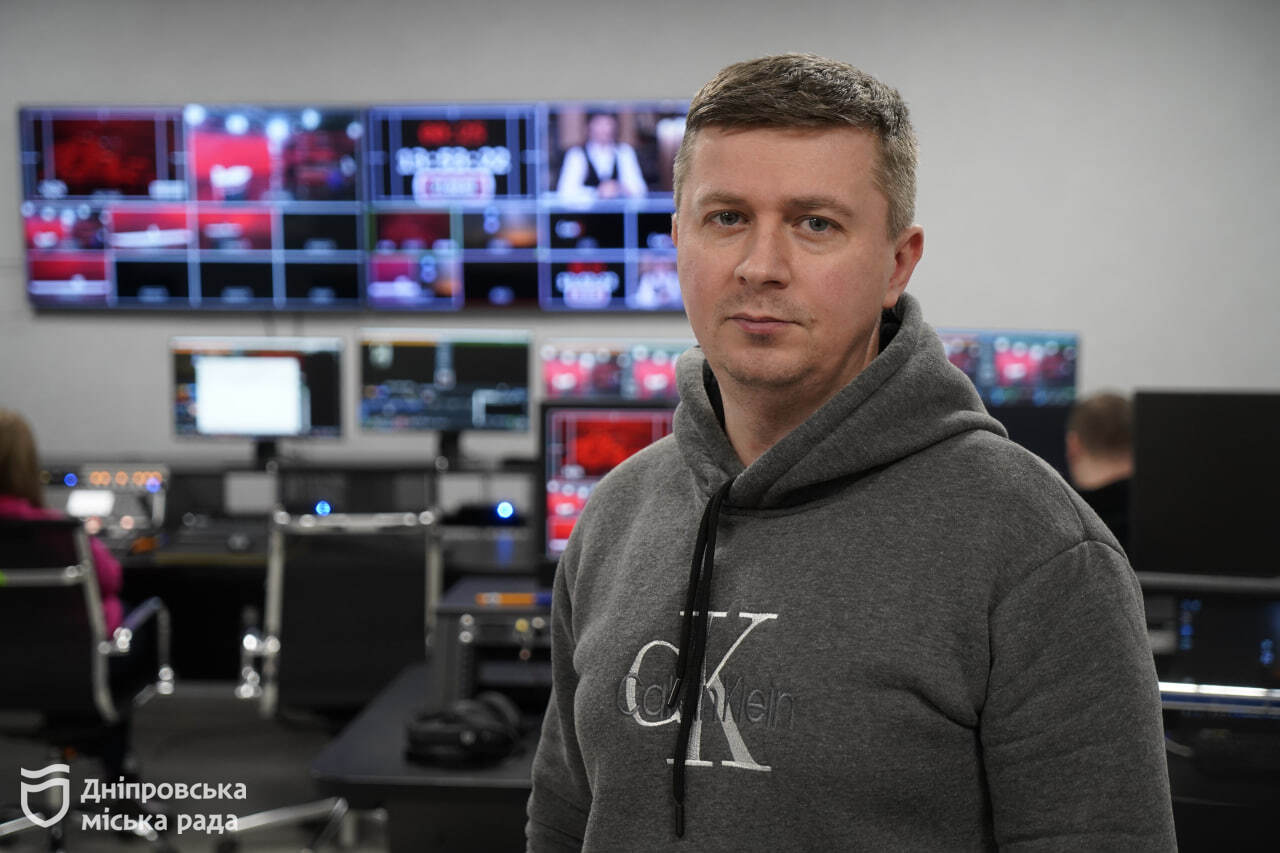    24/7.        TV