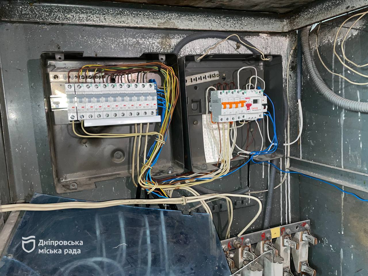        2025    600      /