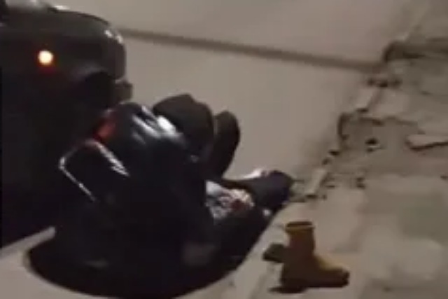    ' ,        