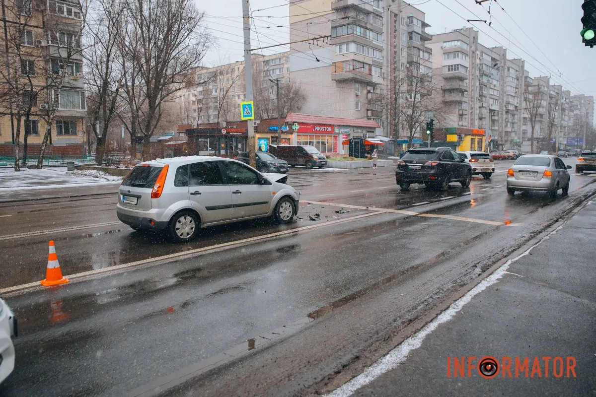       Ford  Lexus