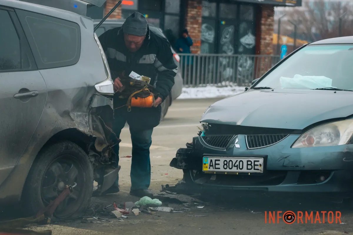         Mitsubishi  Renault  :   