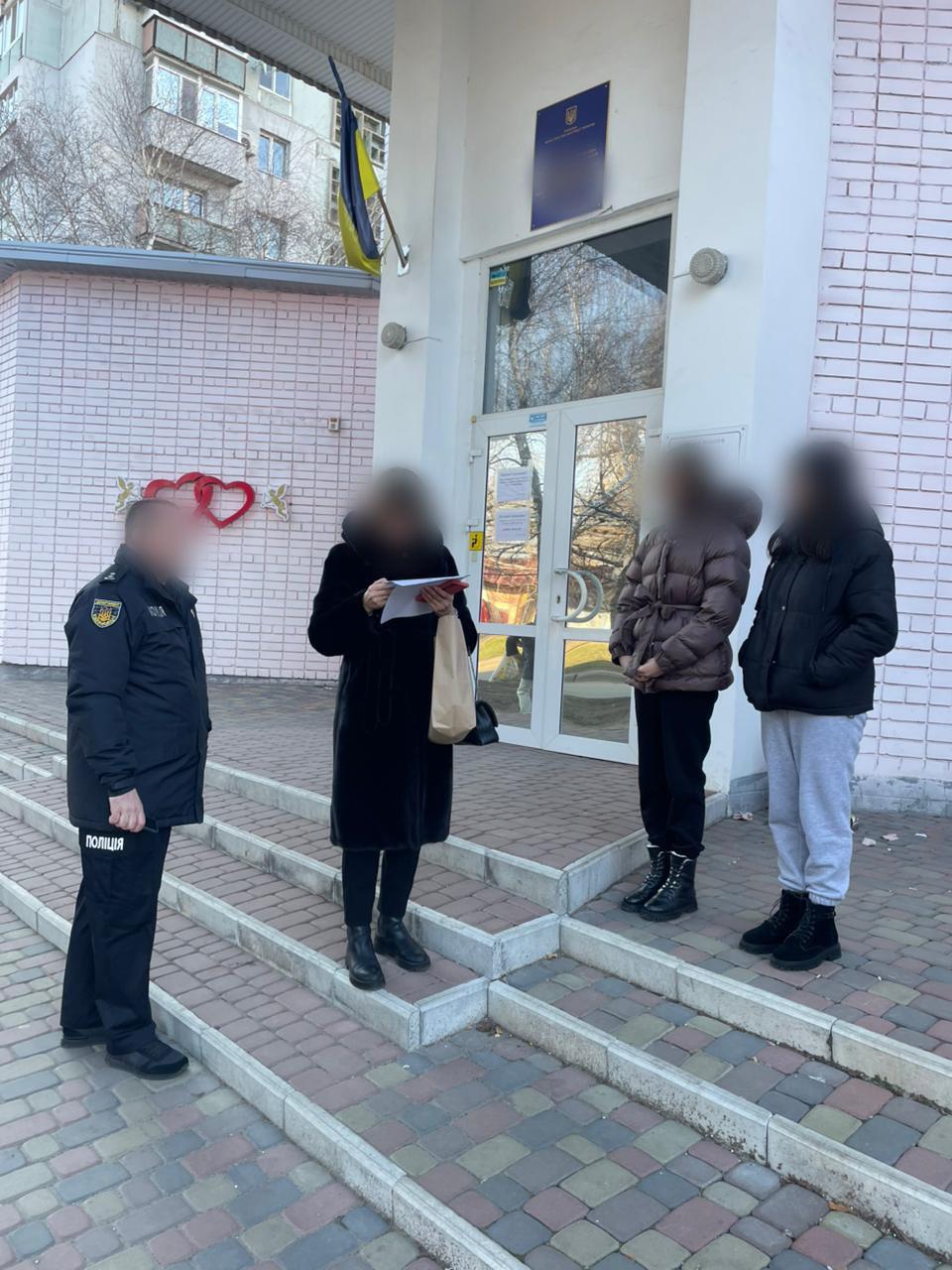  Գ     :       
