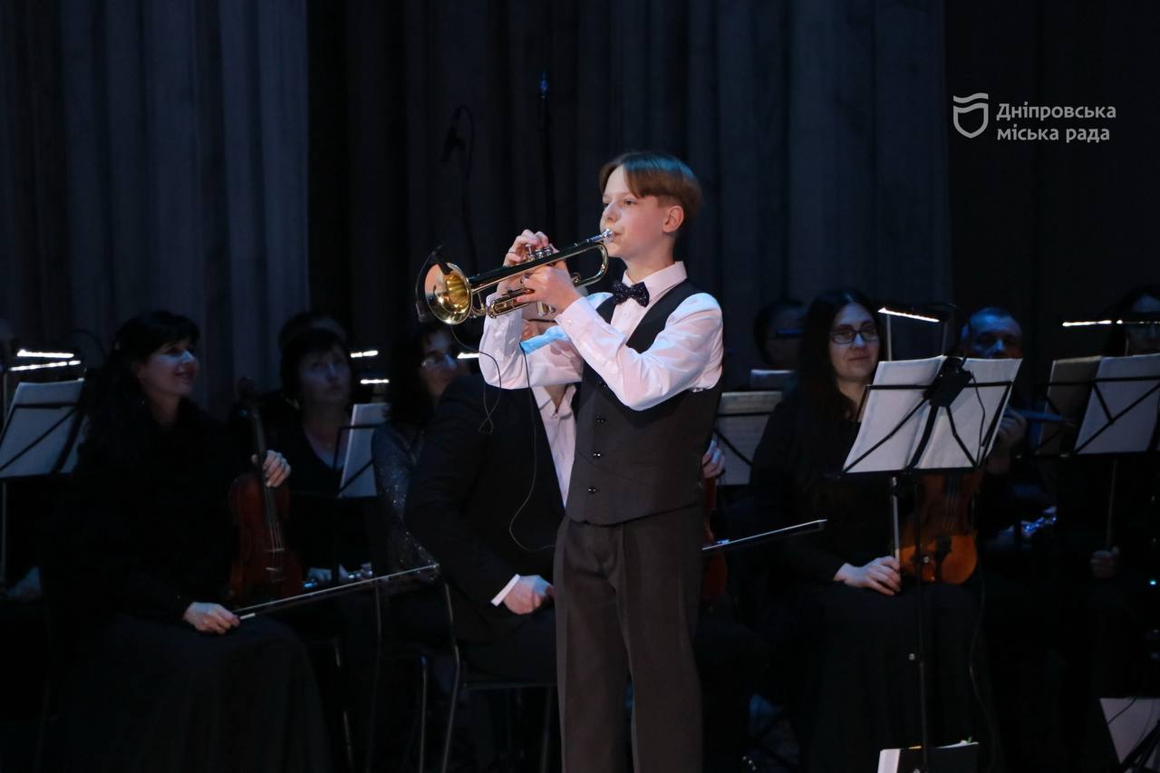  lassic- , !:         # & DNIPRO OPERA