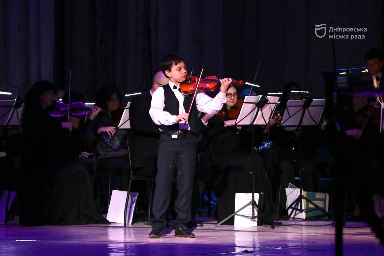  lassic- , !:         # & DNIPRO OPERA