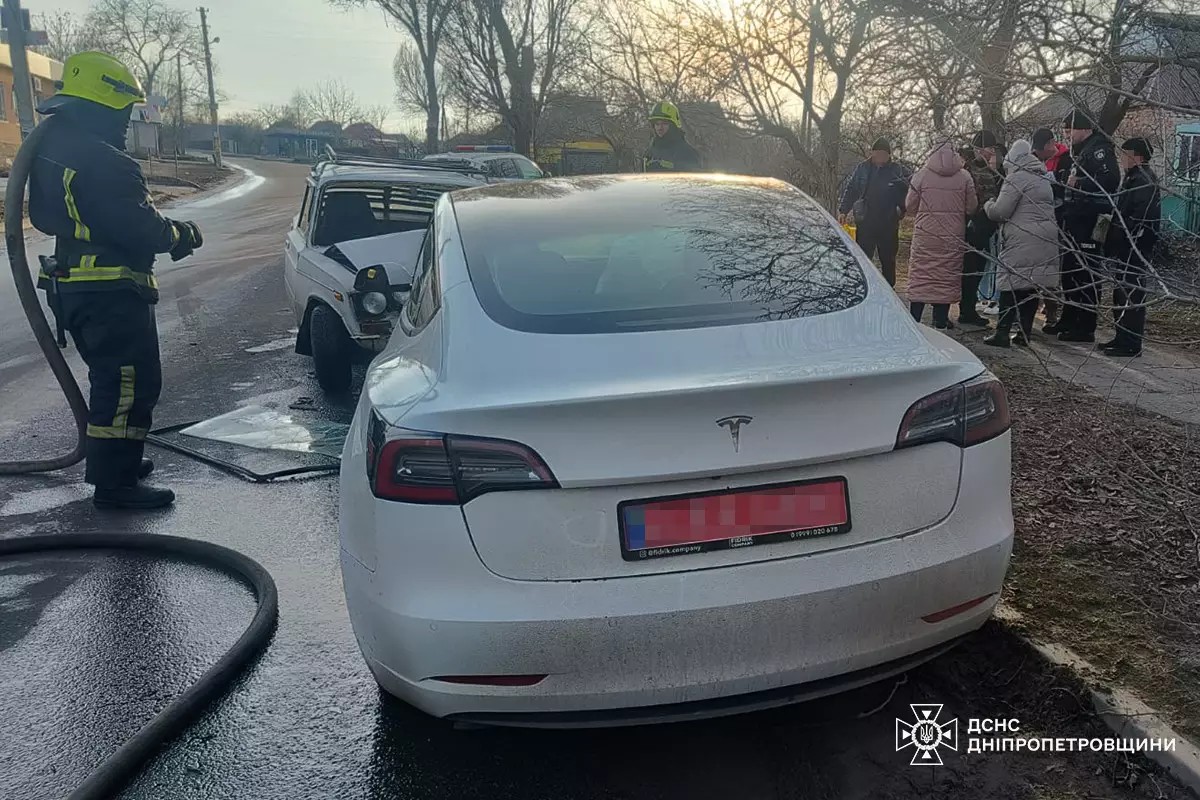      ǻ  Tesla:        