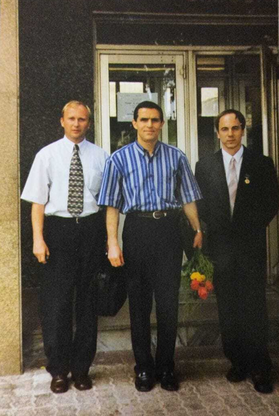       ,   ` 