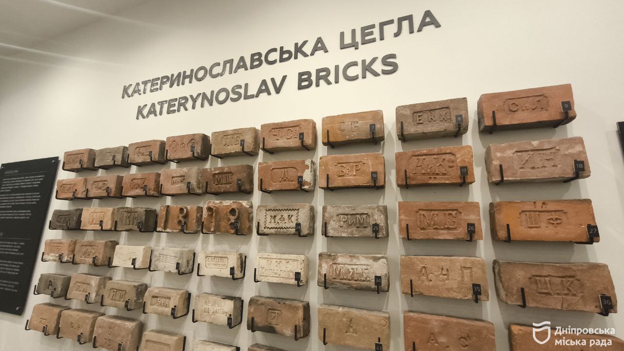         ̳    18 
