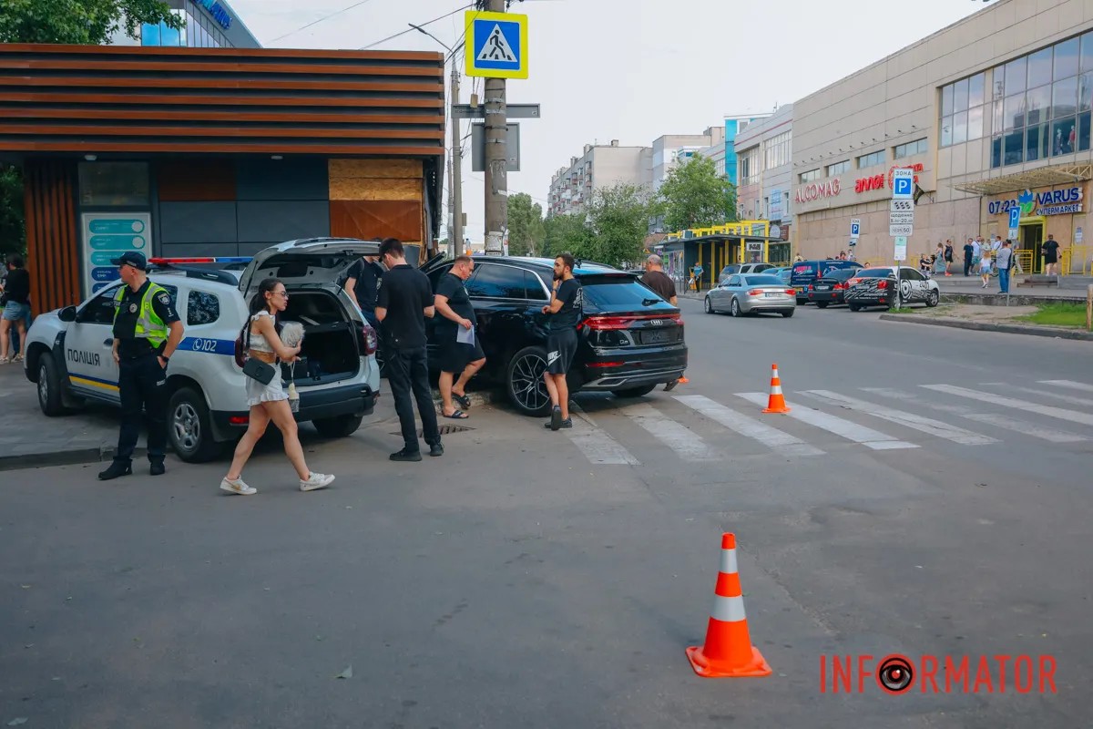     Audi    Geely    :  