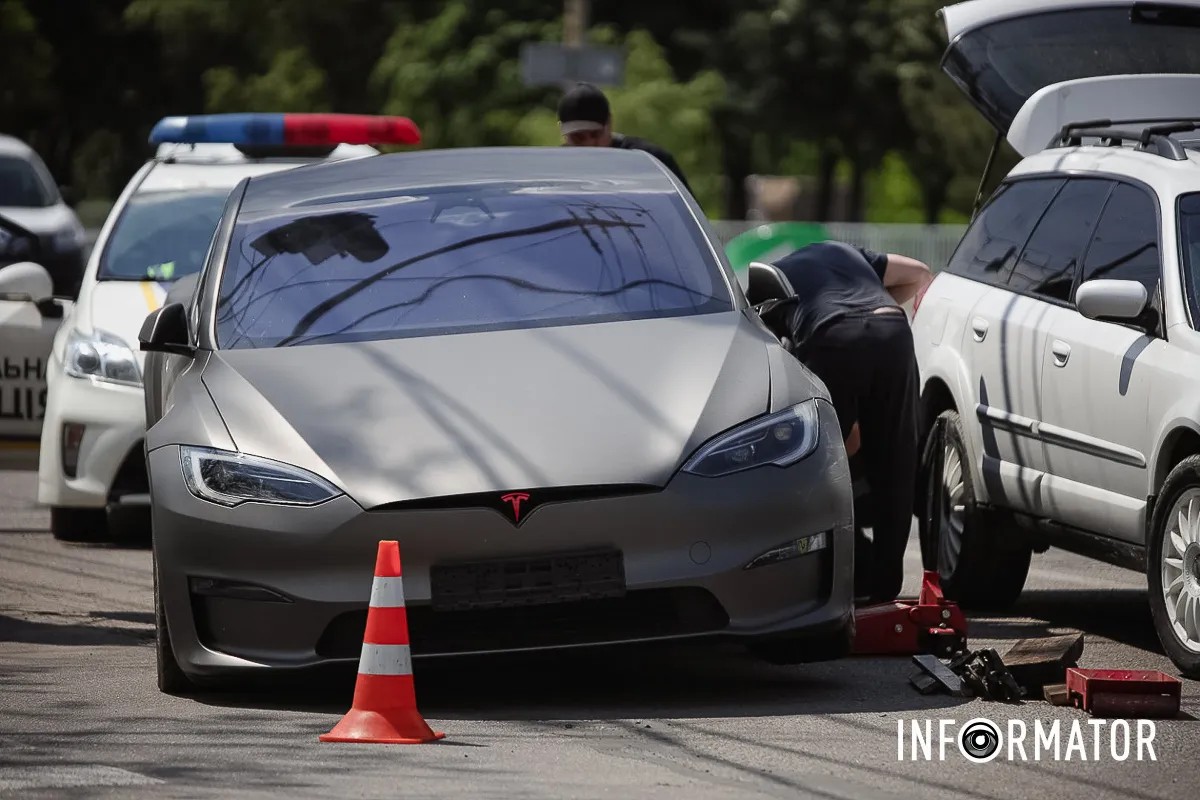        Tesla  Nissan  Opti