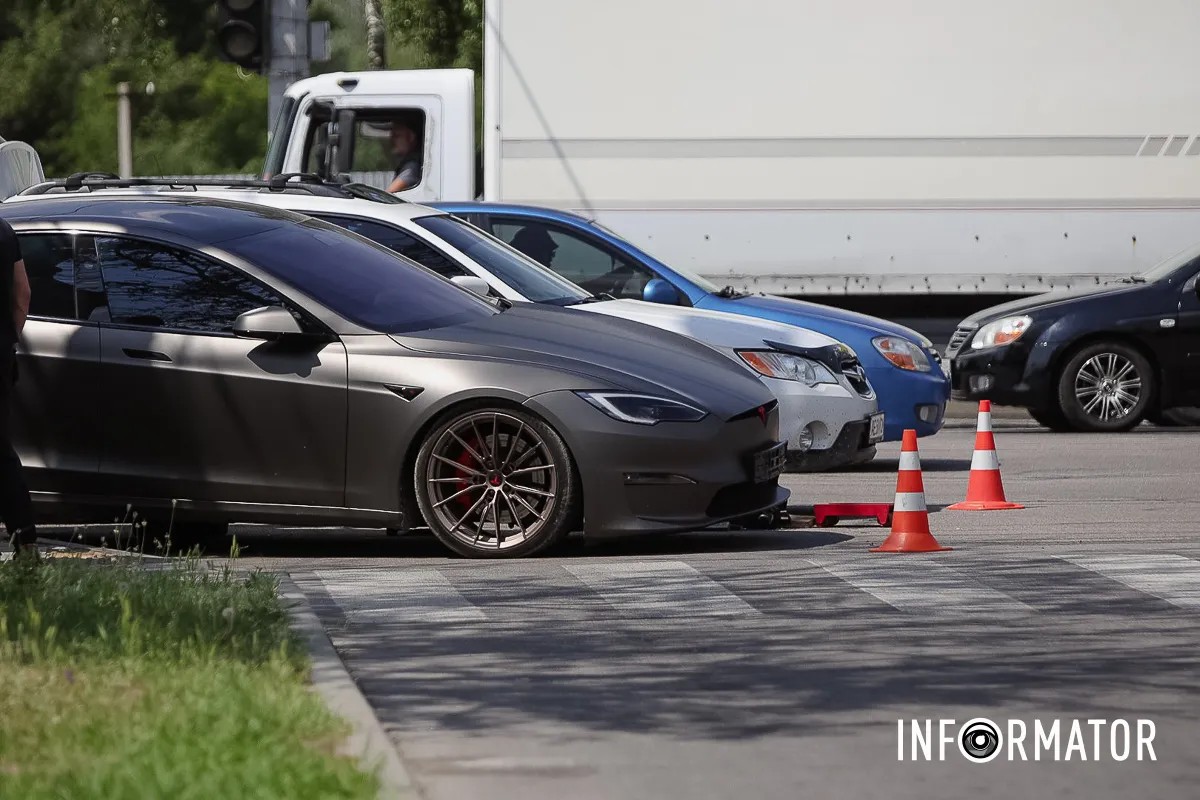        Tesla  Nissan  Opti
