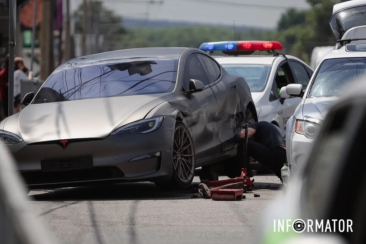        Tesla  Nissan  Opti