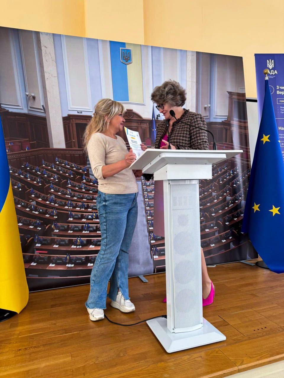  ó     