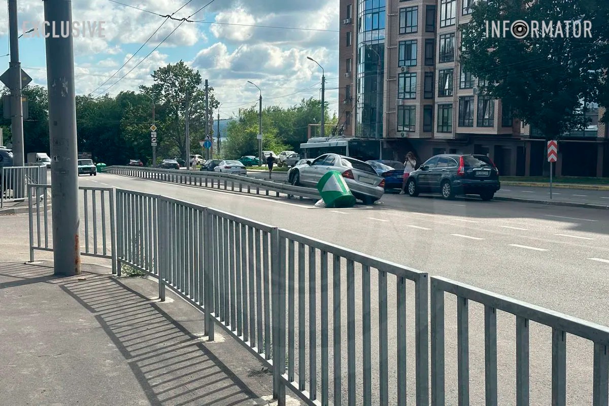       Mercedes    Honda   :   