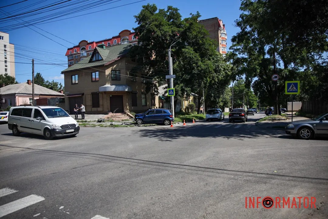    ѳ     Mercedes  Chevrolet