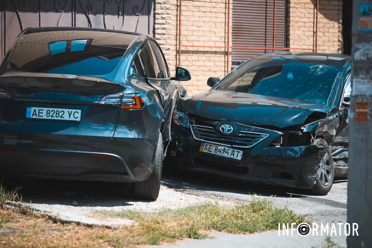     ѳ   Volkswagen, Toyota  Tesla:  