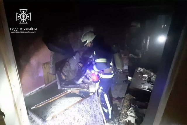 В Днепре спасатели потушили пожар в квартире многоэтажки на улице Космодромной