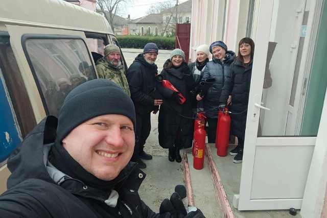 Дніпровські волонтери доставили до Херсона незвичайний гуманітарний вантаж