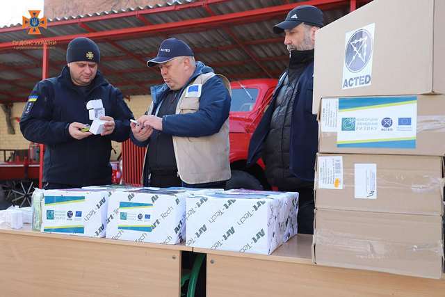 Спасатели Днепропетровщины получили гуманитарную помощь от партнеров