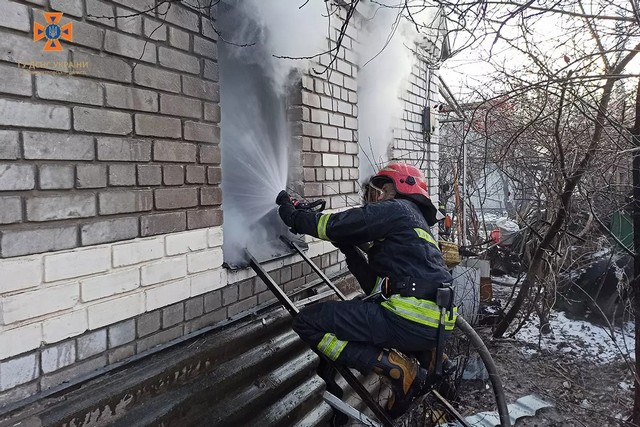 Чрезвычайники ликвидировали пожар в дачном доме в Слобожанском
