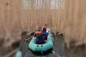 У Синельниківському районі рятувальники вилучили з води чоловіка без ознак життя