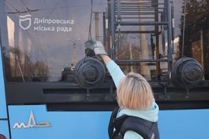 Фахівці КП «Дніпровський електротранспорт» щоденно перевіряють кожен тролейбус задля безпеки пасажирів