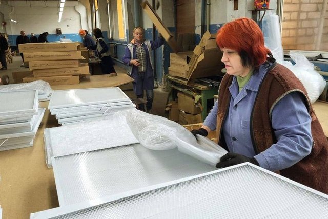 Изготавливают бумажные пакеты, пенопласт для утепления: как работает криворожское предприятие УТОС во время войны