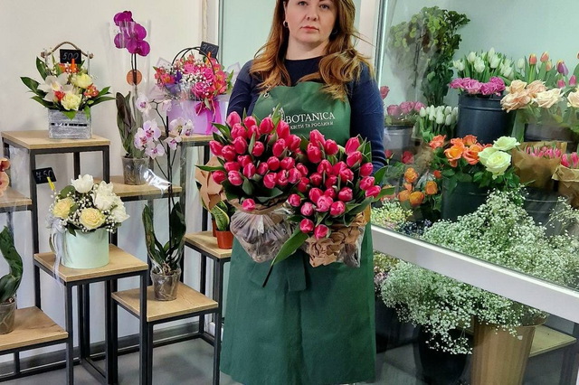 Мешканка Верхньодніпровська розширила квітковий бізнес завдяки урядовому гранту