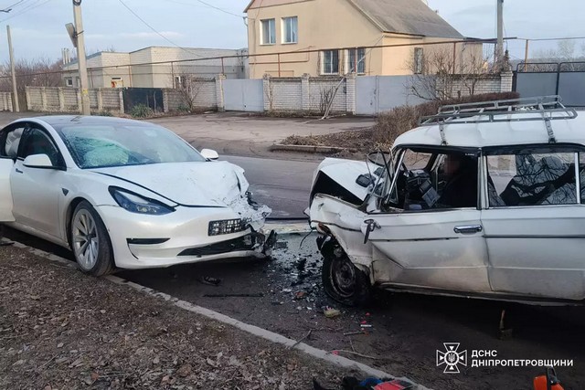     ǻ  Tesla:        