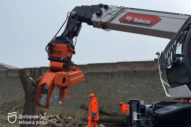  -    ,      Bobcat TR60    