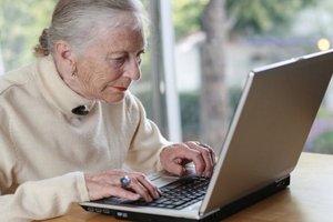 В Днепре пожилых людей научат, как отличать фейковую информацию от достоверной