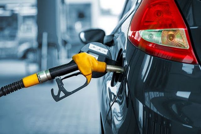 Правительство приостановило регулирование цен на топливо: сколько будет стоить бензин
