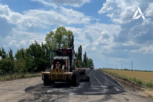 На Днепропетровщине ремонтируют одну из самых длинных автодорог