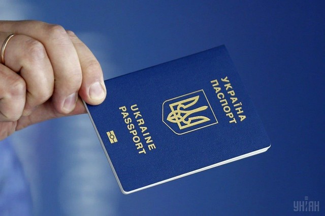 Украинцам задерживают выдачу паспортов: в МВД назвали причину