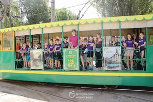 Для дітей Дніпра організували пізнавальну екскурсію історичним трамвайним маршрутом