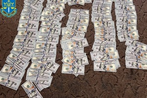 4 тисячі доларів за комісування: у Дніпрі інспектору медустанови повідомлено про підозру
