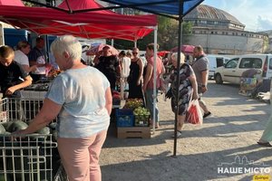 Сезон консервації 2025 у Дніпрі стартував: які ціни на овочі і фрукти на оптовому ринку на «Озерці»