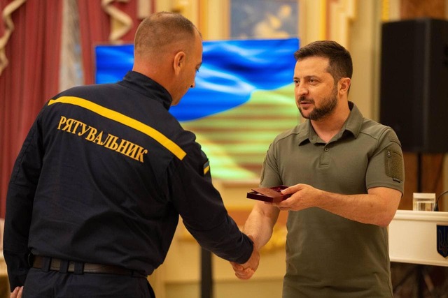Спасателей Днепропетровщины наградили правительственными и государственными наградами