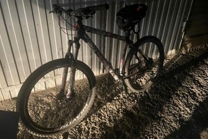 Вызывающе похитил велосипед у курьера: полицейские Днепра сообщили о подозрении злоумышленнику