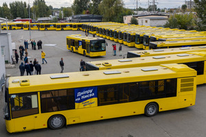 Київ відправляє в Дніпро 30 автобусів