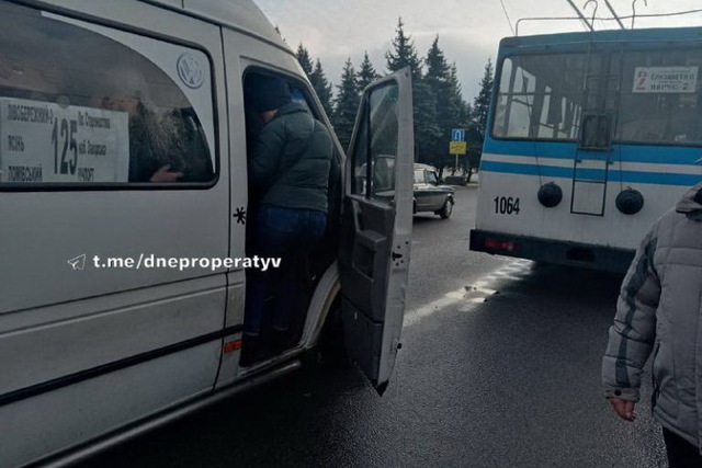 В Днепре на Парусе из-за отключения света остановились троллейбусы и начался транспортный «коллапс»