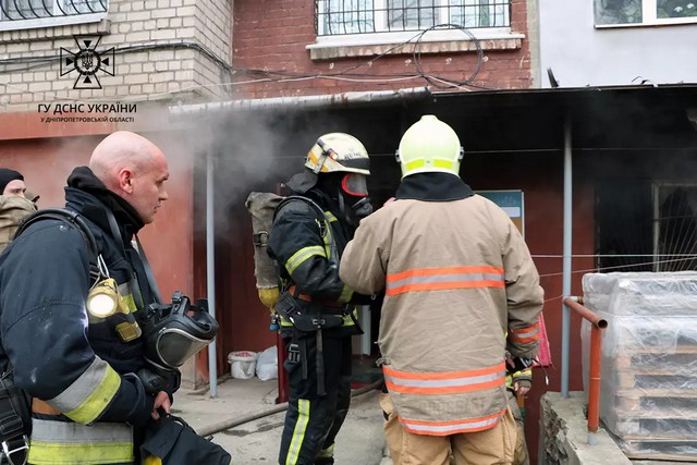 В Днепре пожарные потушили возгорание, возникшее в многоэтажке на улице Новокрымской