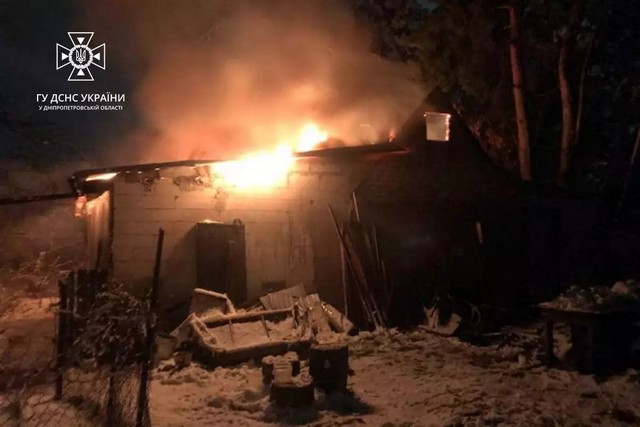 В Днепре спасатели ликвидировали пожар в дачном доме в Самарском районе